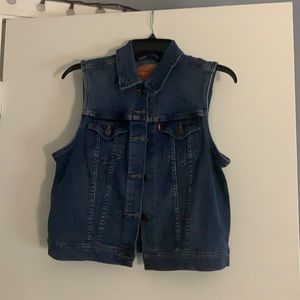 Medium Levi’s vest